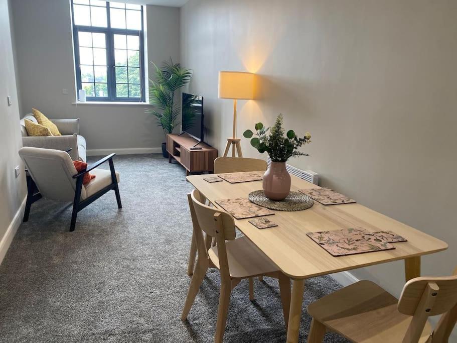 Chic Mill Conversion Beside Piece Hall & Eureka! 할리팩스 외부 사진